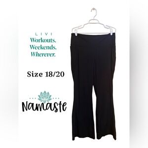 🧘 NWOT Lane Bryant LIVI 18/20 Yoga Pants • Flare Leg Athletic Pants ✨